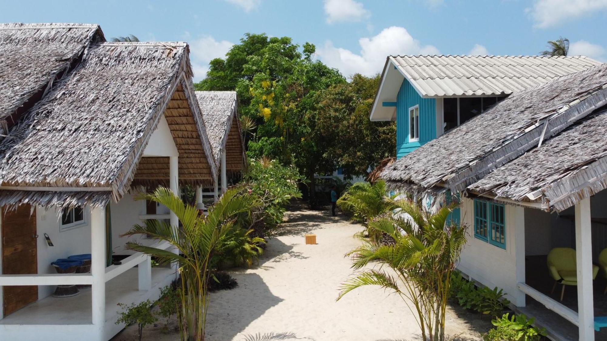 Sand Terrace Beach Bungalows Baan Tai Exteriör bild